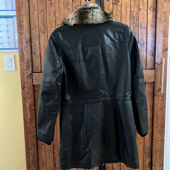 Danier Leather Jacket with fur - Picture 3 of 5